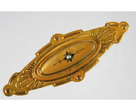 A 9ct gold brooch set with small pearl 3.7g