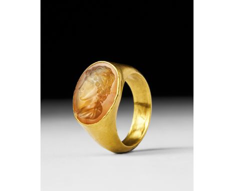 This exquisite Roman ring, 2nd-3rd century A.D., features a finely engraved agate intaglio set in gold. The intaglio depicts 