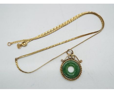 14 kt gold - a 14 kt gold necklace, approximate length 40 cm, approx 2.38g  and a yellow metal pendant set with Jade, presume