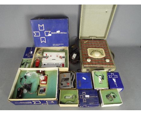 A quantity of boxed, vintage radio control equipment to include a Gem 4 Handset and similar, also included in the lot is a De