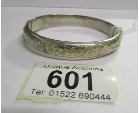 A silver bangle, Birmingham 1962, maker S & B, 17 gms 