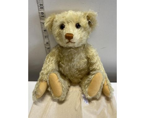 A Steiff bear serial number 660955
