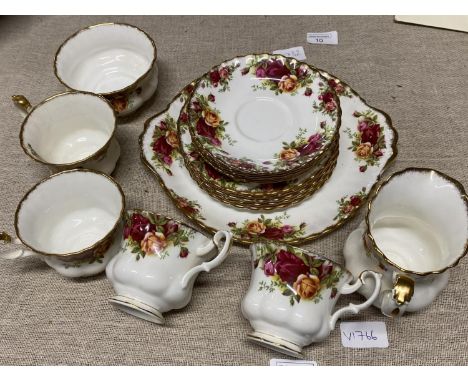 A Royal Albert Old Country Roses part tea service 17 pieces, shipping unavailable