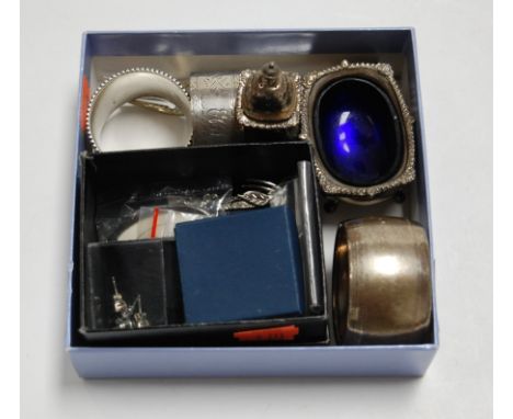 A small collection of miscellaneous items, to include a yellow metal, amethyst and seed pearl set brooch; a continental silve
