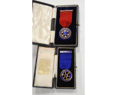 A George V 9 carat gold and enamelled jewel for The Past President, Rotary Club, Kingston upon Thames, naming ARF Hyslop, 192