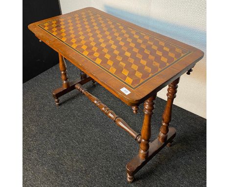 19th century walnut parquetry table, raised on turned supports and ending in pedestal legs [70x90x49cm] 