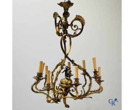 A bronze chandelier with putti and 9 light points in LXV style. Circa 1920. | H: 100 cm.Diam.: 75 cm.
