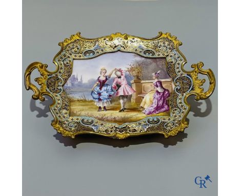 European porcelain, Sevres, a large bronze dish with champlevé enamel and Sèvres porcelain. Signed Leduc. Circa 1900. | 24 x 