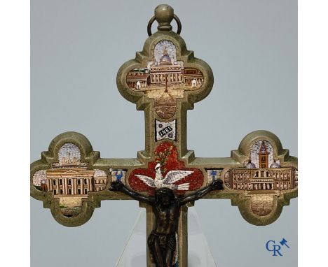 Religious objects, a bronze cross with finely inlaid micro mosaic. Late 19th century. | 24 x 13.5 cm.
