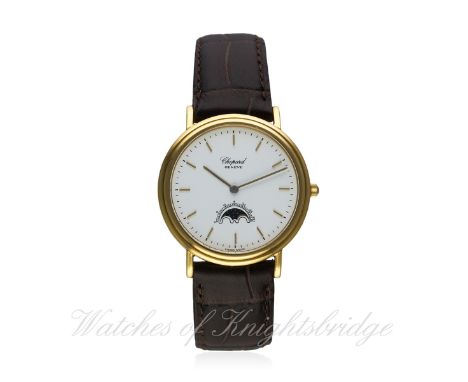 A GENTLEMAN'S 18K SOLID GOLD CHOPARD LVNA D'ORO WATCH CIRCA 1990, REF. 1121
D: White dial with gilt batons, moonphase apertur