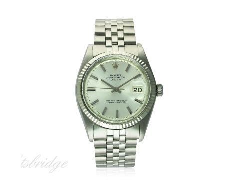 A GENTLEMAN'S STEEL & WHITE GOLD ROLEX OYSTER PERPETUAL DATEJUST WRIST WATCH CIRCA 1972, REF. 1601
D: Silver dial with silver