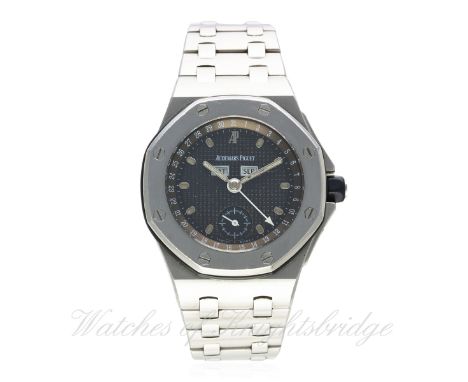 A RARE GENTLEMAN'S STAINLESS STEEL AUDEMARS PIGUET ROYAL OAK OFFSHORE AUTOMATIC TRIPLE CALENDAR BRACELET WATCH CIRCA 1998
D: 
