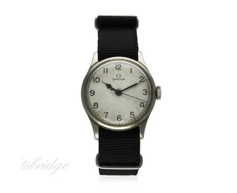 A GENTLEMAN'S BRITISH MILITARY H.S.8 OMEGA WRIST WATCH CIRCA 1943, REF. 2292
D: Silver dial with Arabic numerals. M: 16 jewel