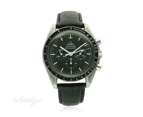 A GENTLEMAN'S STAINLESS STEEL OMEGA SPEEDMASTER PROFESSIONAL CHRONOGRAPH WRIST WATCH CIRCA 1991, REF. ST 145.022 WITH OMEGA B