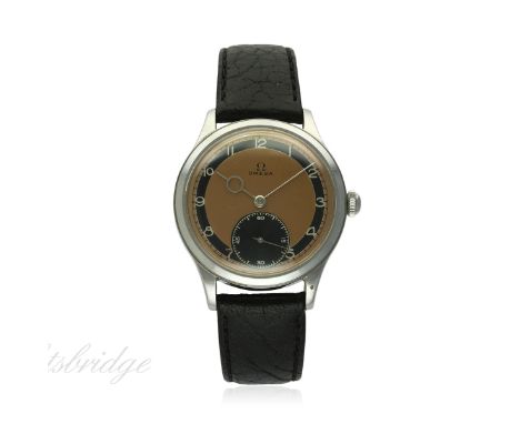A GENTLEMAN'S STAINLESS STEEL OMEGA WRIST WATCH CIRCA 1939, REF. 2169
D: Two tone copper & black dial with silver Arabic nume