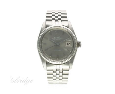 A GENTLEMAN'S STEEL & WHITE GOLD ROLEX OYSTER PERPETUAL DATEJUST BRACELET WATCH CIRCA 1968, REF. 1601
D: Grey dial with silve