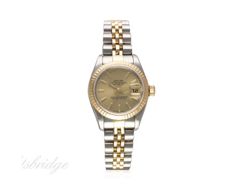 A LADIES STEEL & GOLD ROLEX OYSTER PERPETUAL DATEJUST BRACELET WATCH DATED 1999, REF. 69173 WITH ROLEX BOX, PAPERS & CHRONOME