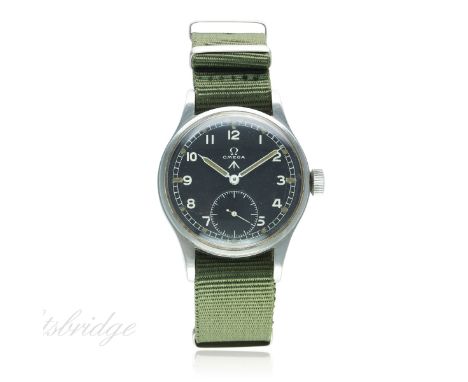 A GENTLEMAN'S STAINLESS STEEL BRITISH MILITARY W.W.W. OMEGA WRIST WATCH CIRCA 1944
D: Black dial with Arabic numerals & lumin