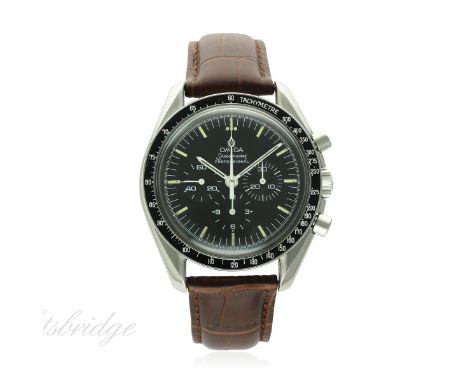 A GENTLEMAN'S STAINLESS STEEL OMEGA SPEEDMASTER PROFESSIONAL CHRONOGRAPH WRIST WATCH CIRCA 1990, REF. ST145022 
D: Black dial