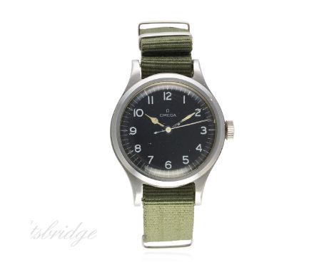 A GENTLEMAN'S STAINLESS STEEL BRITISH MILITARY RAF OMEGA PILOTS WRIST WATCH DATED 1956
D: Black dial with Arabic numerals. M: