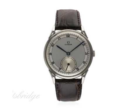 A GENTLEMAN'S LARGE SIZE STAINLESS STEEL OMEGA WRIST WATCH CIRCA 1938, REF. 2603-10
D: Two tone silver dial with Arabic numer