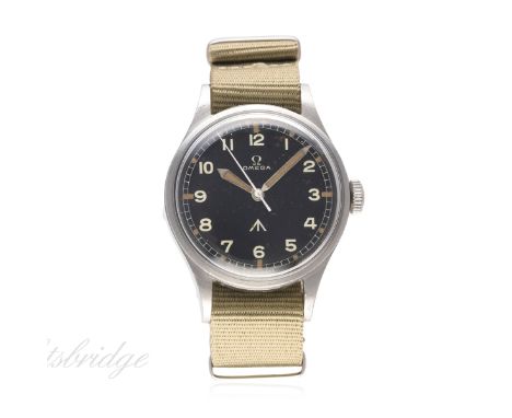 A RARE GENTLEMAN'S STAINLESS STEEL BRITISH MILITARY RAF OMEGA PILOTS WRIST WATCH DATED 1953, REF. 2777-1 SC WITH ORIGINAL "TH