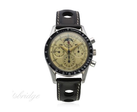 A GENTLEMAN'S STAINLESS STEEL UNIVERSAL GENEVE TRI COMPAX MOONPHASE TRIPLE CALENDAR CHRONOGRAPH WRIST WATCH CIRCA 1960s, REF.
