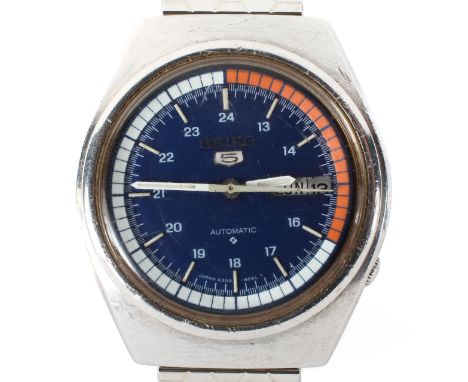 A vintage Seiko 5 gents automatic wristwatch, the blue dial with Arabic numerals denoting hours, day/date aperature at the qu