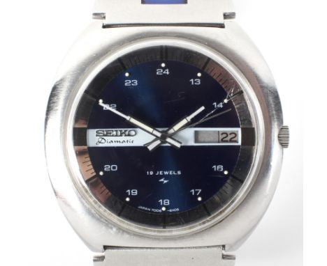 A vintage gents Seiko Diamatic automatic wristwatch, the chrome blue and white dial with Arabic numerals denoting hours, day/