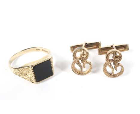 A gentleman's black onyx 9ct gold signet ring and pair of 9ct gold cufflinks, the ring size Z, 4.3g., total weight of cufflin