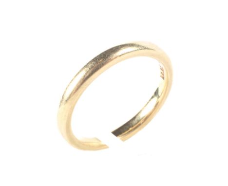 An 18ct gold wedding band, ring size N, 4.5g