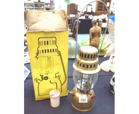 SWEDISH PARAFIN LAMP. Boxed Optimus 930 Swedish brass parafin lamp