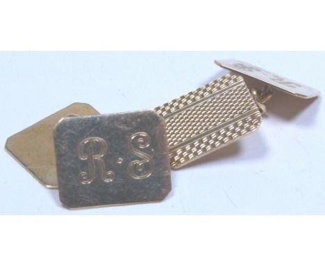 GOLD CUFFLINKS. Pair of 9 ct gold engine turned cufflinks, 3,7g