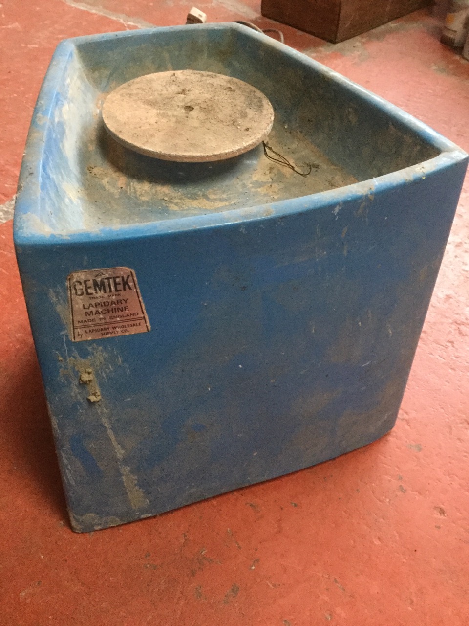 A Gemtek electric lapidary machine with wheel; a rectangular platform