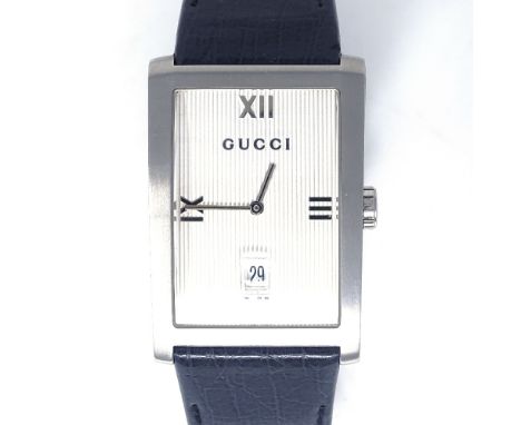 GUCCI - a stainless steel 8600M quartz wristwatch, white ribbed dial with applied steel quarterly Roman numeral hour markers 