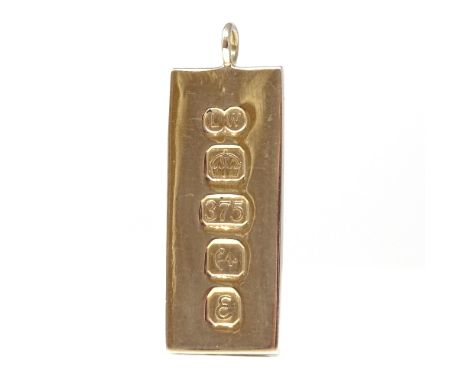 A 1979 9ct gold ingot pendant, maker's marks LW, pendant height 46.3mm, 15.5g

Very good overall condition, no damage, light 