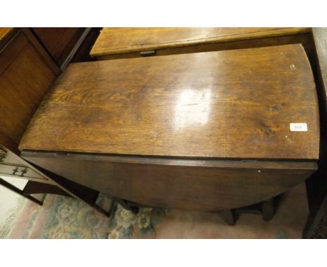 A circa 1700 and later oak oval gate-leg drop-leaf dining table on baluster turned and ringed supports to block feet united b