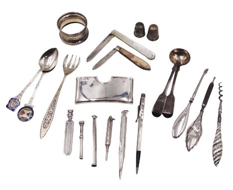 Group of silver, to include two mother of pearl handled fruit knives with silver blades, silver Lady Yard-O-Lette propelling 