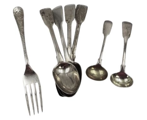 Group of silver, to include early 20th century set of four Fiddle pattern teaspoons, hallmarked London 1828, maker's mark WT,
