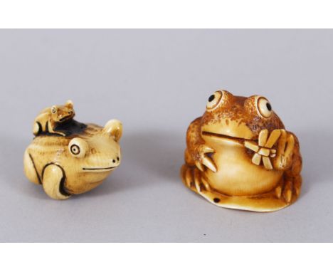 A JAPANESE IVORY NETSUKE FROG, and another frog on his back (2),