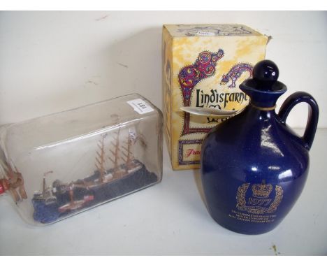 Vintage ship in bottle and a boxed Lindisfarne Mead in decanter (unsealed) (2) 