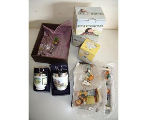Four Hummel/Goebel figures, various glass animals, boxed Royal Worchester egg coddlers and other collectable figures 