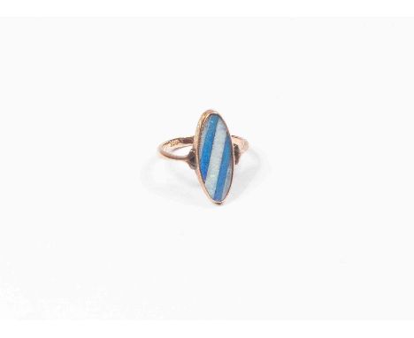 An opal and 9ct gold ring, with striped layers of coloured opal, 9ct rose gold, total gross weight approx 2gms a/f split shan