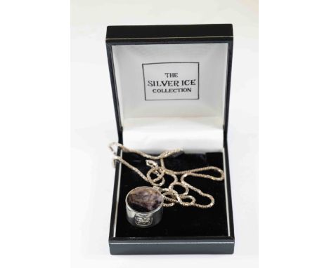 A Blue John and silver double sided pendant, round, Sheffield hallmark 1977, on a silver box link chain