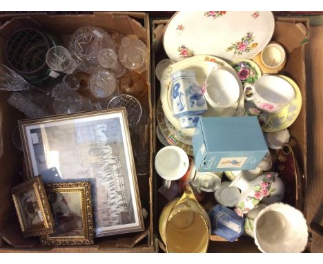 A quantity lot of assorted ceramics to include; Wedgwood, Ashford pattern cup and saucer, sugar basin, Royal Winton, Rosyth H