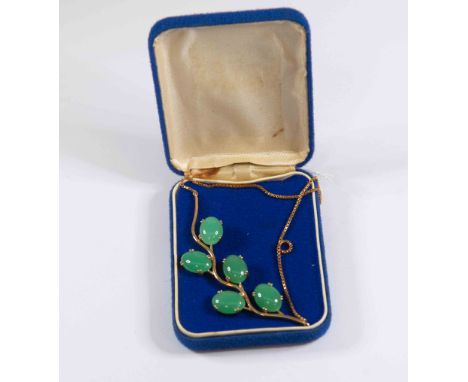 A 15ct gold and green stone necklace set to the front with five claw set cabochon cut stones, approx 13mm x 9mm, with a wave 