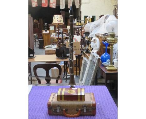 CLARINET WITH STAND AND ACCESSORIES 