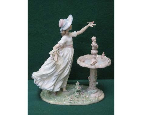 LLADRO GLAZED CERAMIC FIGURE, APPROXIMATELY 28cm HIGH 