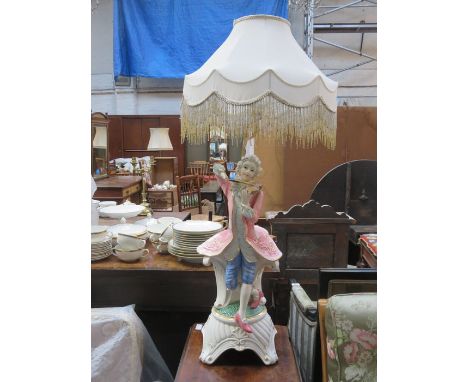 CONTINENTAL STYLE CERAMIC TABLE LAMP DEPICTING A VIOLINIST, APPROXIMATELY 100cm HIGH 