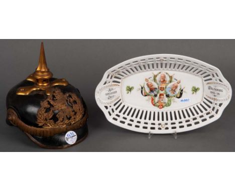 Pickelhaube der Reserve. Baden um 1900, dazu Porzellanschale.